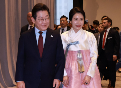 김혜경 여사 '한복 문화 기념행사' 참석…"한복 품격 알리겠다"