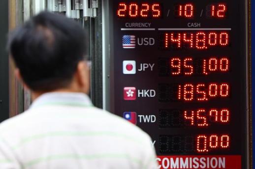 환율, 6개월 만에 1430원대 출발…엔화 약세·달러 강세 영향