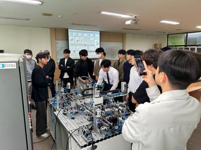 DBSA 최종 프로젝트 시연DB하이텍 현직자 참관 사진인천인력개발원