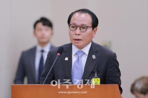 [포토] ​​​​​​​의원질의에 답하는 장동광 공진원장