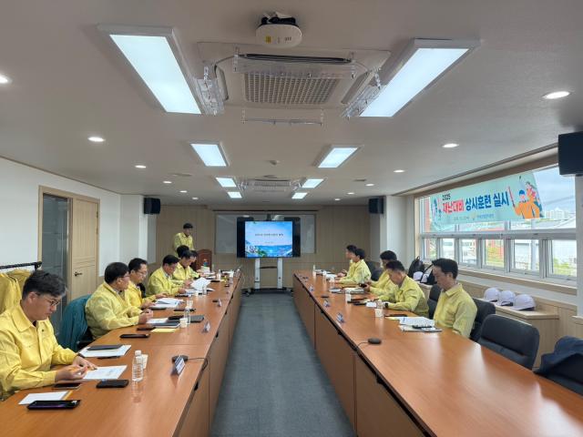 한국산업단지공단 이상훈 이사장이 지난 22일 구미국가산업단지 내 GS열병합발전소에서 재난대비 상시훈련을 주재하고 있다 사진한국산업단지공단 경북지역본부