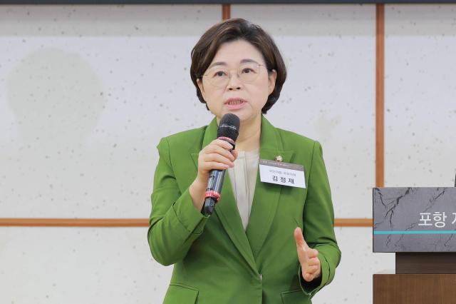 김정재 국민의힘 국회의원이 23일 오전 서울 여의도 국회의원회관에서 열린 포항 지진피해 정책 세미나에서 축사를 하고 있다 20251023사진유대길 기자 dbeorlf123ajunewscom