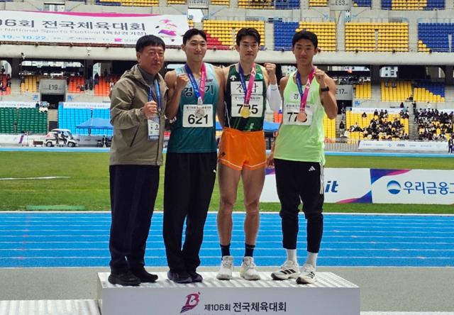 장흥군청 직장운동경기부 소속 김장우 선수가 제106회 전국체육대회 세단뛰기 종목에서 1643m의 기록으로 금메달을 차지했다사진장흥군