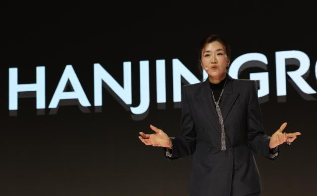 23일 서울 용산구 그랜드하얏트서울에서 열린 한진그룹 80주년 기념행사 매체 설명회에서 조현민 사장이 미래전략 및 새 기업이미지(CI)를 브리핑하고 있다.