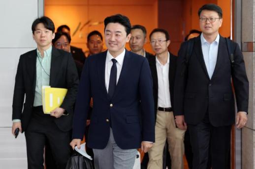 방산 특사 강훈식 비서실장 귀국…4대 강국 도약 기회 잡겠다