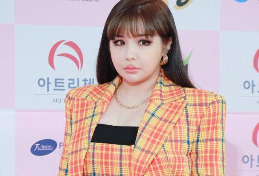 박봄, 또 YG 공개 비판…성형 안 해줬고 CF도 다 빼앗겼다