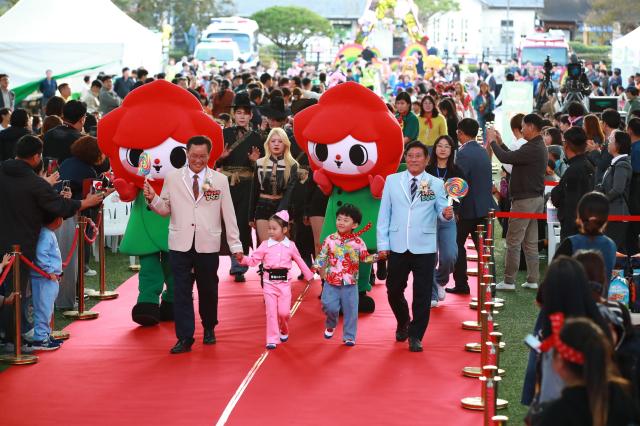 곡성심청어린이대축제가 지난 23일부터 곡성섬진강기차마을에서 화려한 막을 올렸다 사진곡성군