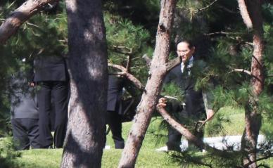 [포토] 고 이건희 회장 선영 찾은 이재용 회장