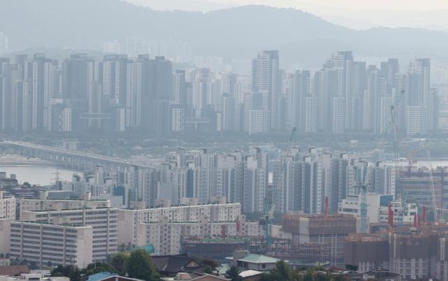 20일 서울 남산에서 바라본 아파트 단지의 모습 사진연합뉴스