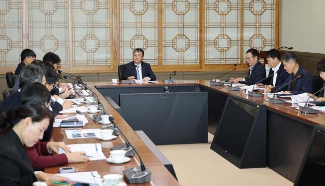 포항시가 제32차 아시아태평양경제협력체APEC 정상회의의 성공적 개최를 지원하기 위해 24일 ‘APEC 성공 개최 추진 상황 점검 회의’를 개최했다 사진포항시