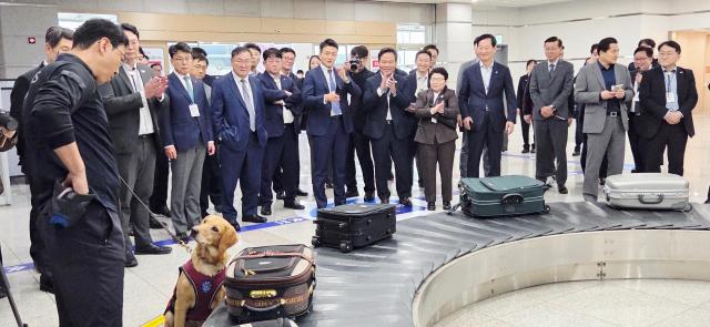 포항경주공항 점검 장면 사진경상북도