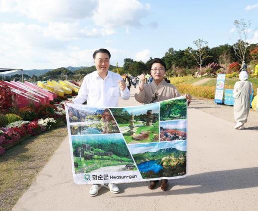 한한국 작가 화순고인돌유적지, 국가정원으로 지정돼야