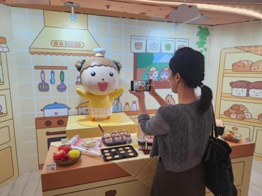 [윤주혜의 C] K-웹툰 최애캐가 내 손에