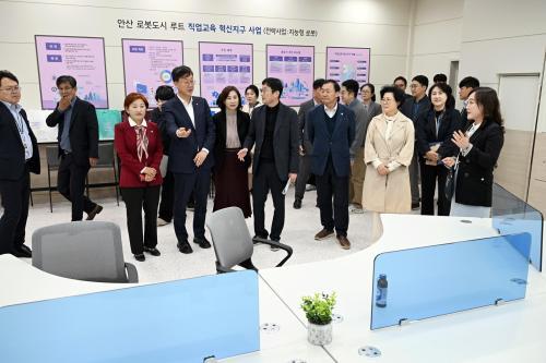 이민근 시장 로봇도시 안산 미래 이끌 핵심 바로 우리 지역 인재들