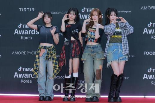 [포토] QWER, 틱톡 어워즈2025 레드카펫 참석