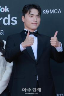 [포토] 만덕초이, 틱톡 어워즈2025 레드카펫 참석