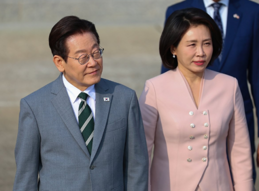 Lee departs for Malaysia to attend ASEAN summit