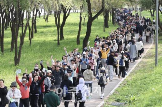 [포토] 2025 한강 걷기대회, 다함께 한강을 걸어요~