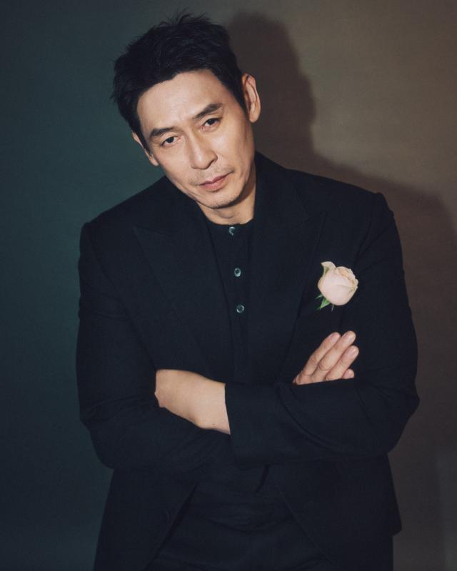 영화 굿뉴스 배우 설경구 사진넷플릭스