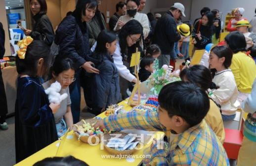 [포토] 어린이 셀러들의 하루 마켓 … 새싹장터 개최
