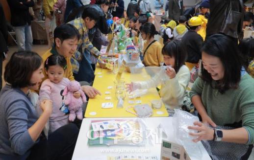 [포토] 새싹장터, 어린이의 손으로 만든 작품들