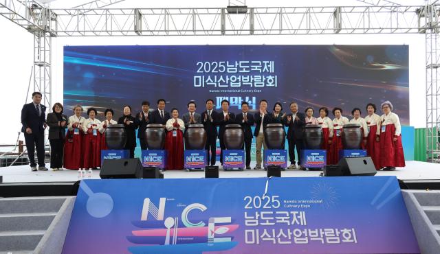 전라남도와 목포시가 공동 개최한 ‘2025 남도국제미식산업박람회’가 26일 성황리에 막을 내리며 남도의 맛과 식문화를 세계에 알리고 전남이 글로벌 미식도시로 도약하는 발판을 마련했다사진전남도