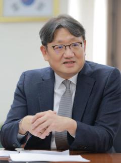 [아주초대석] 권기섭 경사노위 위원장은…30년 정통 노동 관료