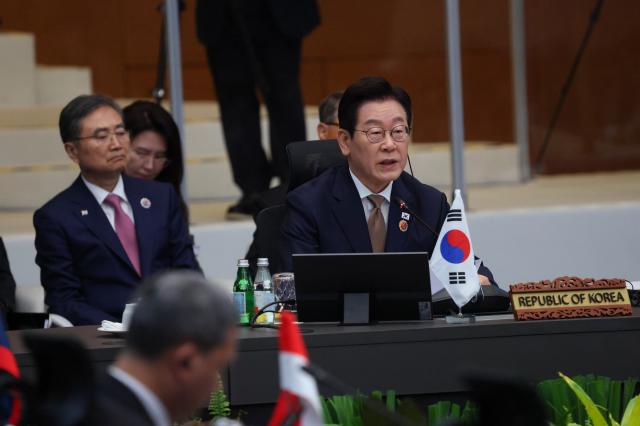 재명 대통령이 27일 말레이시아 쿠알라룸푸르 컨벤션센터에서 열린 한-아세안 정상회의에서 발언하고 있다 사진연합뉴스