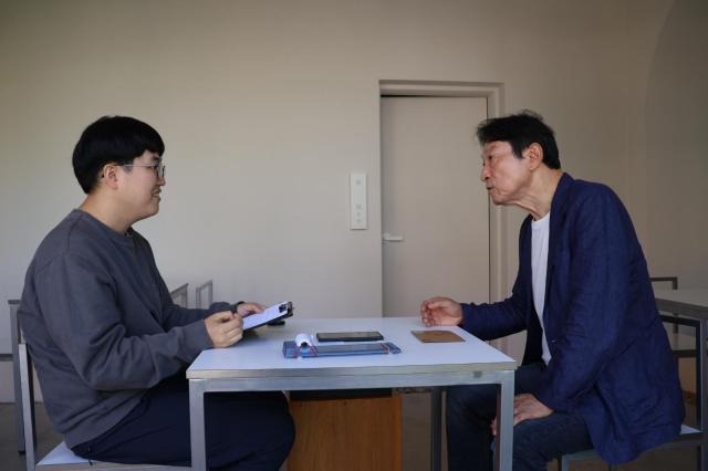 인터뷰 장면 사진 김호이 기자