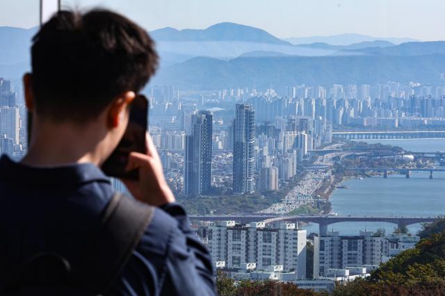 서울 남산에서 바라본 성동·광진 등 아파트 단지 사진연합뉴스