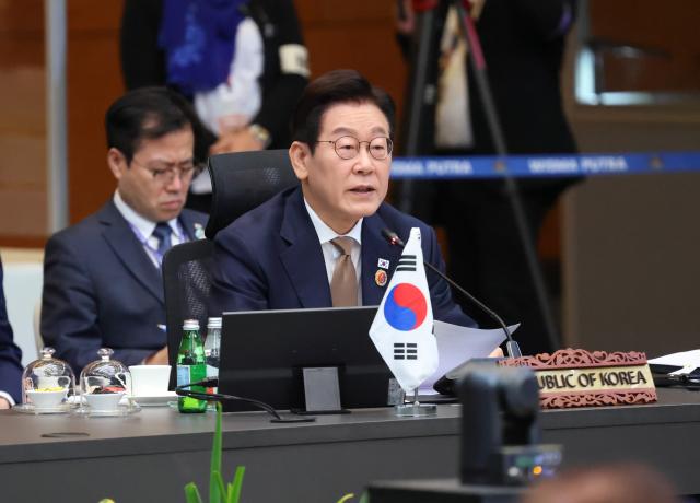 이재명 대통령이 27일 말레이시아 쿠알라룸푸르 컨벤션센터에서 열린 아세안+3 정상회의에서 발언하고 있다 사진연합뉴스