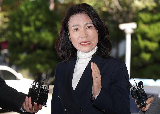 イ・ジンスク前放送通信委員長、3回目の調査出席…「警察が権力の道具として使われるのは危ない」