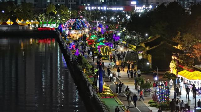 제24회 마산가고파국화축제 전경야간사진창원시