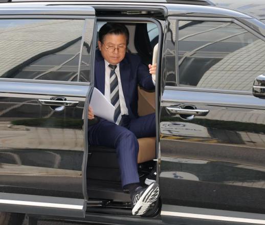 특검, 내란 선전선동 의혹 황교안 압수수색 대치 끝 철수