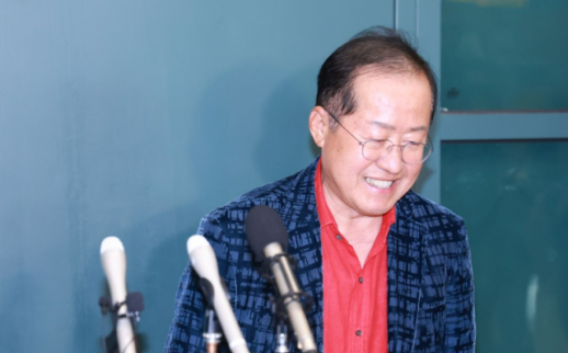 홍준표 트럼프, 김정은과 회동 시도…2018년 위장 평화쇼 재현?