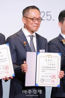 [포토] ​​​​​​​정태영 현대카드 부회장, 금융의날 대통령표창