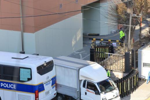 법원, 서부지법 침입 20대들에게 집행유예 선고…새로운 기회 주는 게 타당