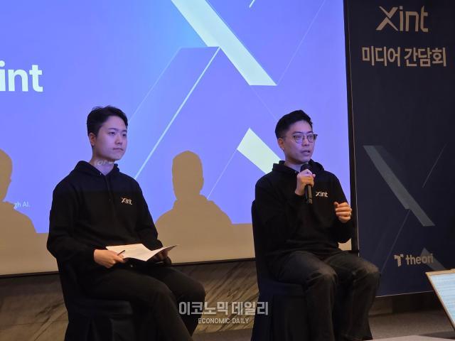 질의응답을 진행하고 있는 왼쪽부터 배예찬 티오리 수석연구원 박세준 티오리 대표사진선재관 기자