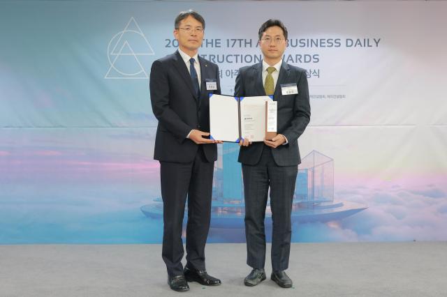 28일 오후 서울 중구 한국프레스센터에서 열린 2025 아주경제 건설대상에서 현대건설힐스테이트 사직아시아드이 주거혁신 부문 대상을 수상했다 사진유대길 기자 dbeorlf123ajunewscom