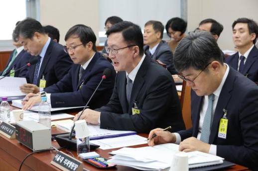 건진법사, 법정서 김건희, 샤넬 가방·목걸이 잘 받았다고 회신 진술