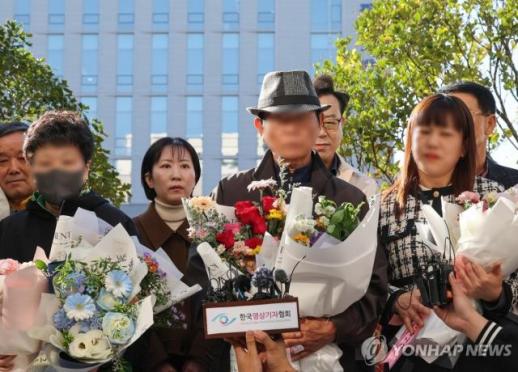 청산가리 막걸리 살인사건 범인 부녀(父女) 16년 만에 무죄 석방 