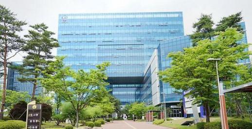 건진법사, 법정서 김건희, 샤넬 가방·목걸이 잘 받았다고 회신 진술