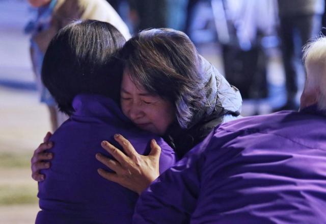 국회 법사위원회 소속 추미애 더불어민주당 의원이 이태원 참사 유족과 함께 하는 모습 사진추미애 더불어민주당 의원 페이스북