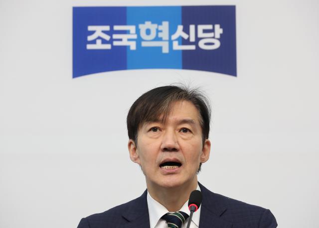 조국 조국혁신당 비상대책위원장이 지난 27일 서울 여의도 국회에서 열린 비상대책위원회의에서 발언하고 있다 사진연합뉴스