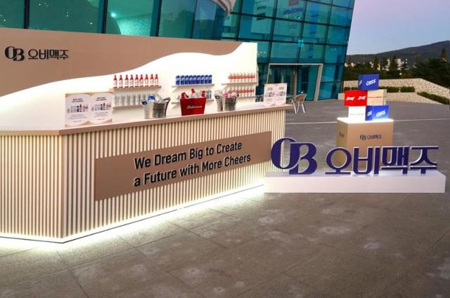 오비맥주가 ‘APEC CEO 서밋 코리아 2025’의 단독 맥주 브랜드 후원사로 참여해 카스를 비롯한 제품 7종을 선보인다 사진오비맥주
