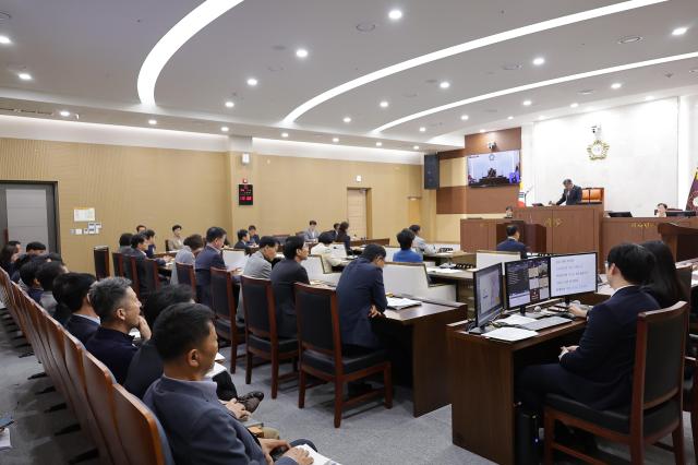 제335회 임시회 의사일정 마무리 본회의장 모습사진서천군의회