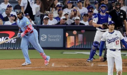 WS는 다시 원점으로…게레로 주니어 투런 폭발 토론토, 다저스에 4차전 승리