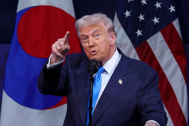 도널드 트럼프 미국 대통령이 29일 경북 경주 예술의전당에서 열린 2025 아시아태평양경제협력체 최고경영자 서밋에 참석해 연설을 하고 있다 사진연합뉴스