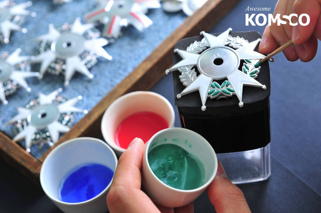 한국조폐공사 훈장 제작 모습 사진한국조폐공사 SNS