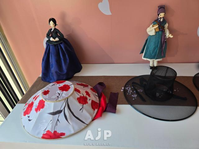 Traditional women and men hats on display  Oct 29 2025 AJP Kim Dong-young